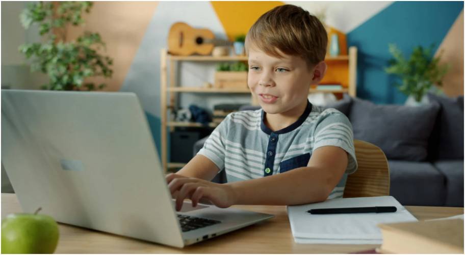 How to Keep Kids Safe Online 2026