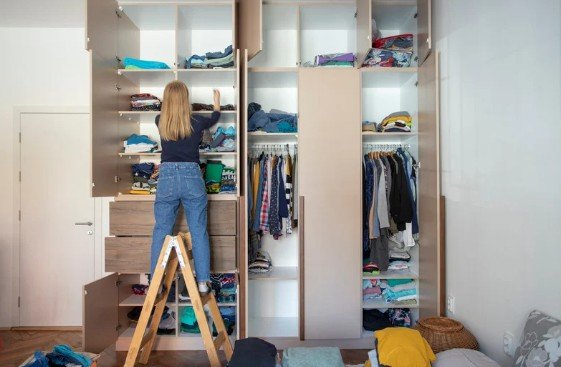 Start with Decluttering: The Foundation of Minimalism